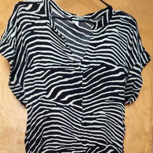 H&M size 10 animal print short sleeved blouse